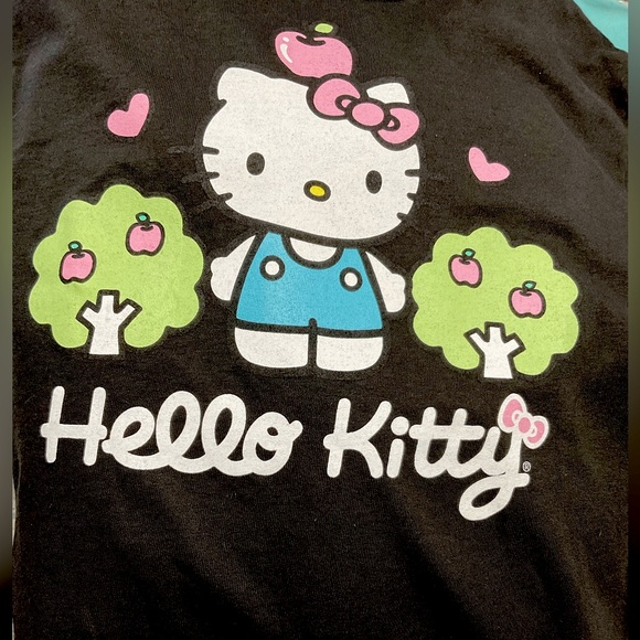 Hello Kitty pink apple’s trees & hearts  kawaii black T-shirt - Picture 3 of 5